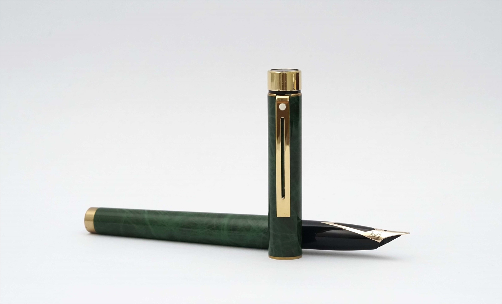 Bút máy Sheaffer Targa 1038 Green Ronce Lacquer 14K F 