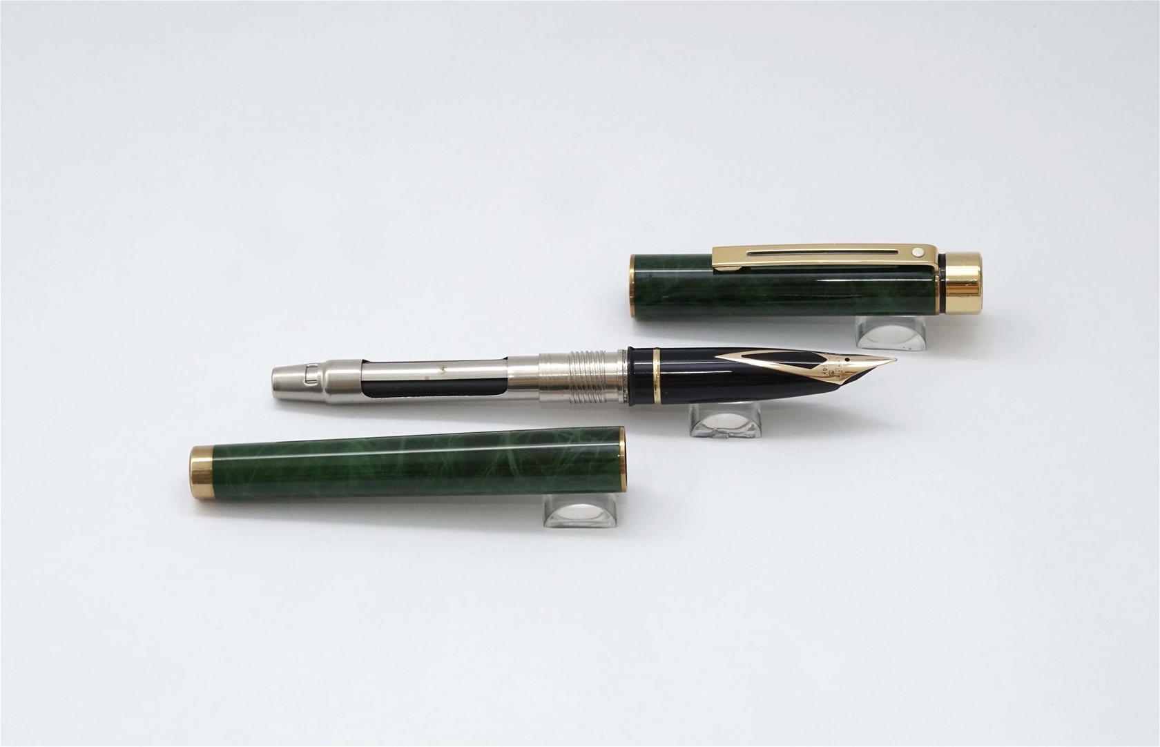 Bút máy Sheaffer Targa 1038 Green Ronce Lacquer 14K F 