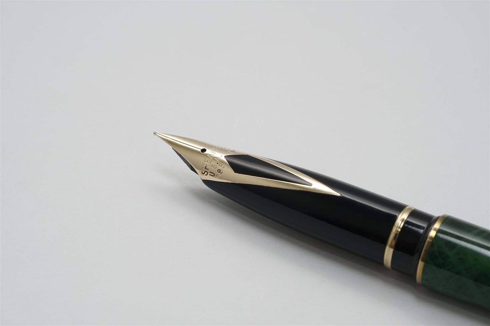 Bút máy Sheaffer Targa 1038 Green Ronce Lacquer 14K F 