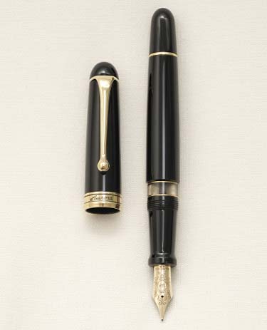 Bút máy Aurora 88 Gold Plated Black Resin 14K B