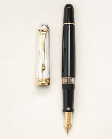 Bút máy Aurora 88 Sterling Silver Cap & Black Barrel 18K M