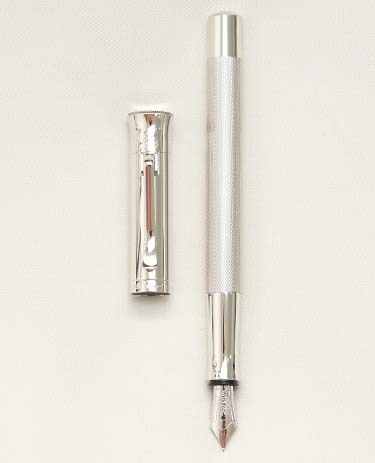 Bút máy Graf Von Faber-Castell Guilloche Rhodium 18K F 