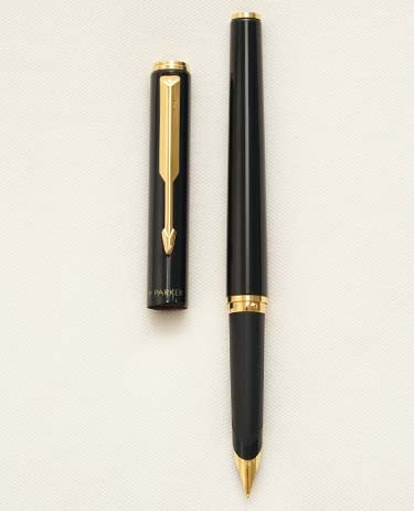 Bút máy Parker Arrow Black Lacquer GT Steel F