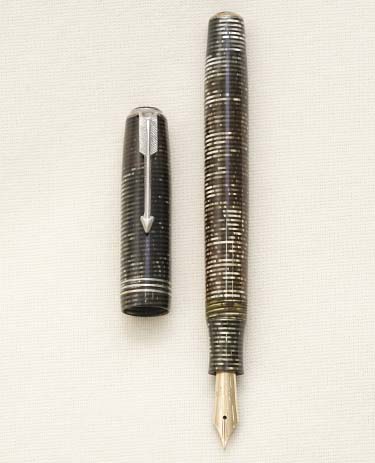 Bút máy Parker Vacumatic Standard Grey Pearl & Double Jewels Lockdown Filler 14K F