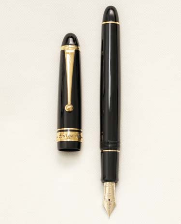 Bút máy Pilot Custom 743 Black 14K M