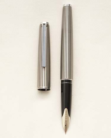 Bút máy Pilot Custom Black Stripe 18K F