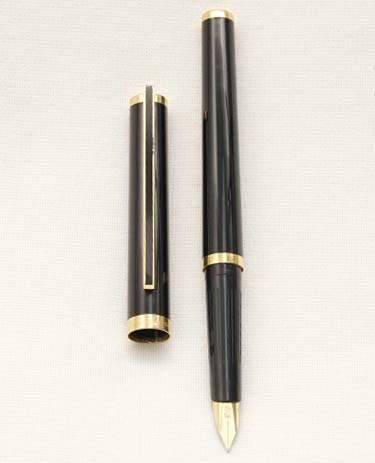 Bút máy S.T. Dupont Classic Black Lacquer De Chine 18K M 