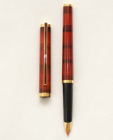 Bút máy S.T. Dupont Classic Red Banded Lacquer De Chine 18K M