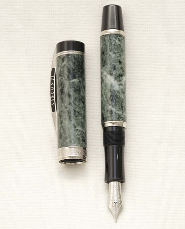 Bút máy Visconti Millionaire Green Solid Natural Marble 23K F
