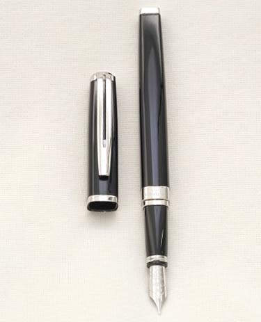Bút máy Waterman Exception Slim Black ST 18K F