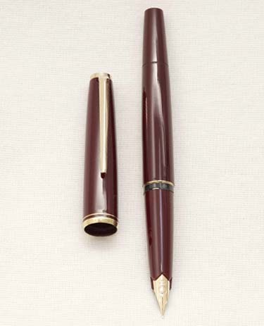 Bút máy Montblanc 221 Classic Burgundy 14K F