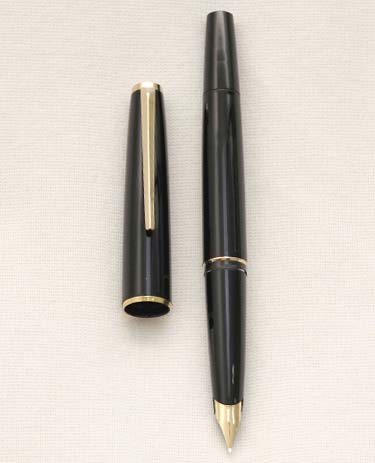 Bút máy Montblanc 320 Classic Black Resin 14K M