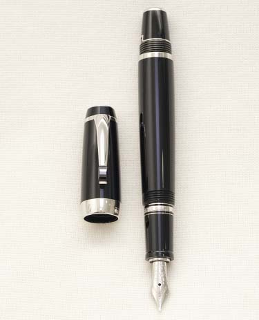 Bút máy Montblanc Boheme Noir 14K M