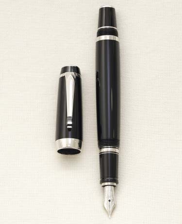 Bút máy Montblanc Boheme Noir Non-Retractable 14K M 