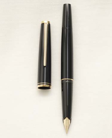 Bút máy Montblanc Classic Black Resin Piston Filler 14K F