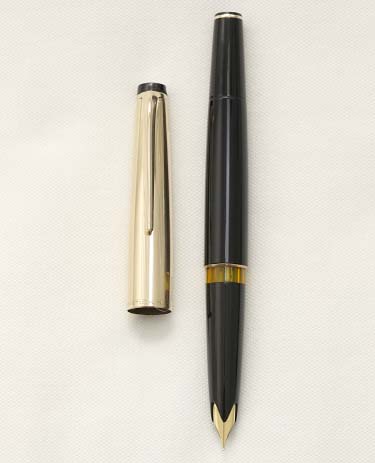 Bút máy Montblanc Meisterstuck No 72 Black & Gold Filled Cap 14K F